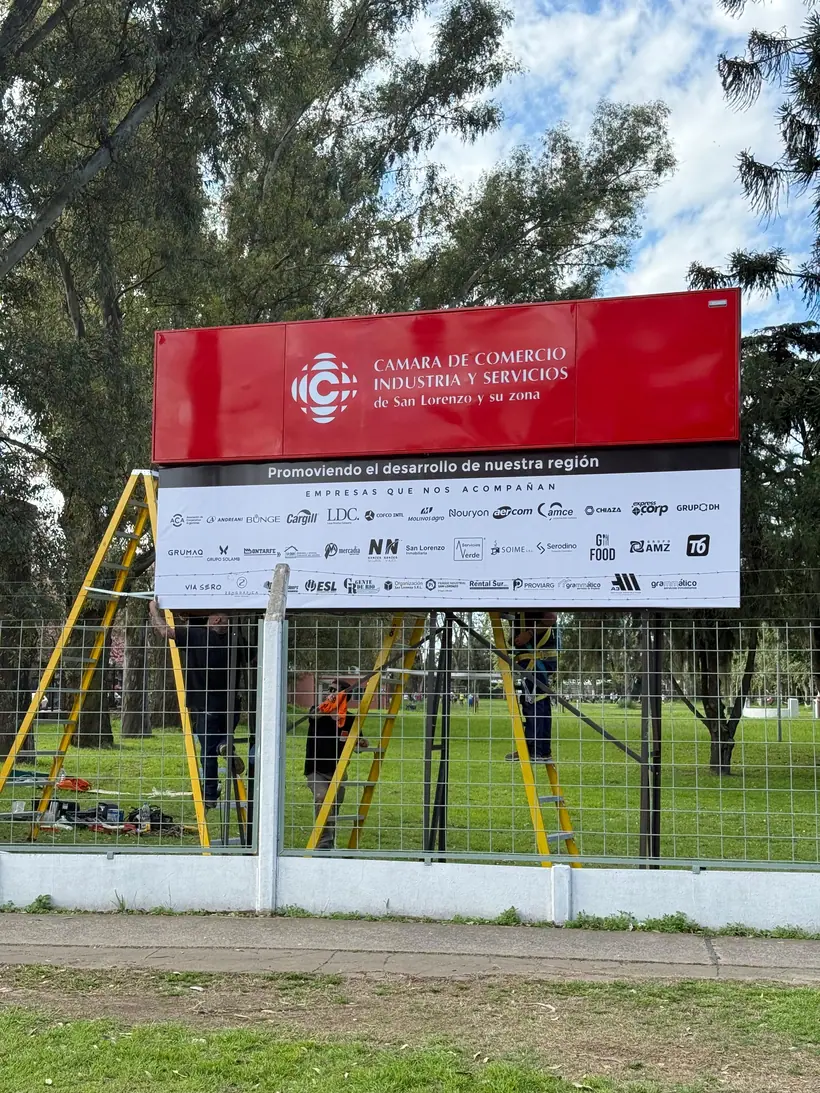 Cámara de Comercio, Industria y Servicios — Cartel institucional de gran formato. Trabajo de Zengráfica en San Lorenzo, Santa Fe.